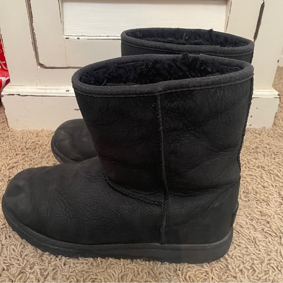 UGG Australia Short Boot Black Booties Size 5 Uggs Ankle Boots Winter Snow - Picture 2 of 8
